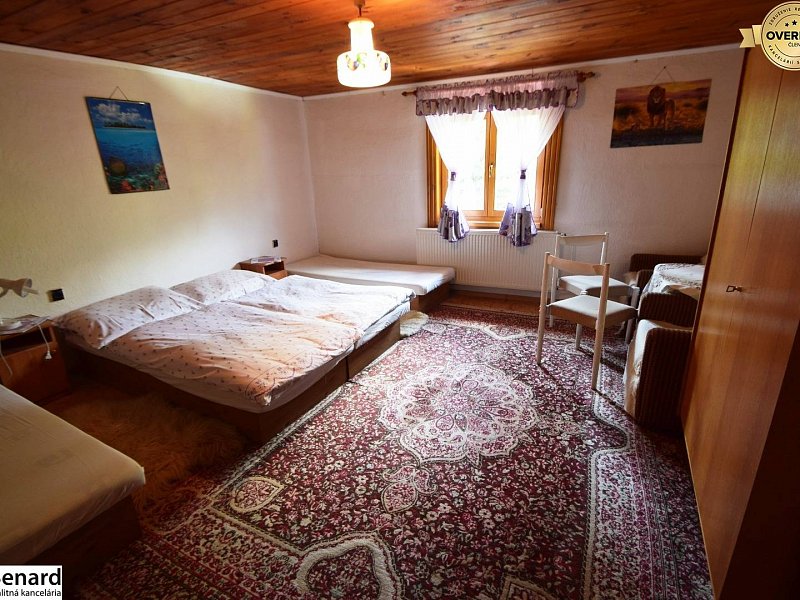 RODINNÝ DOM, 6 IZIEB, BÝVANIE + PODNIKANIE, ŽDIAR;