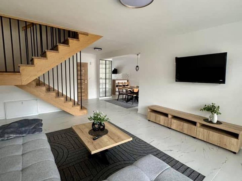 NOVOSTAVBA 2 RODINNÝCH DOMOV, LESNICA, SL