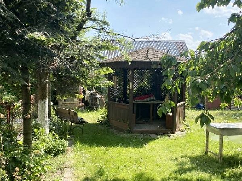 VEĽKORYSÝ POZEMOK 1402m2 SO STARŠÍM DOMOM,  ĽUBOTICE