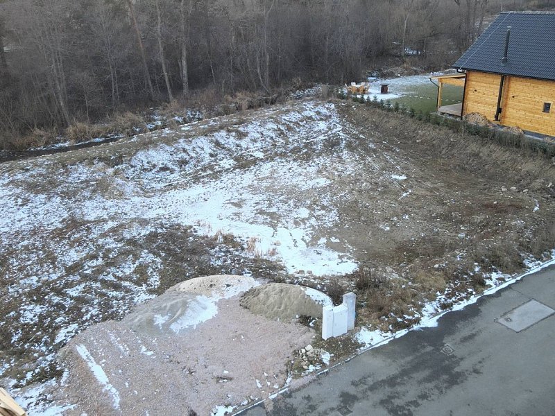 NA PREDAJ rekreačný pozemok so stavebným povolením vo Veľkej Lomnici