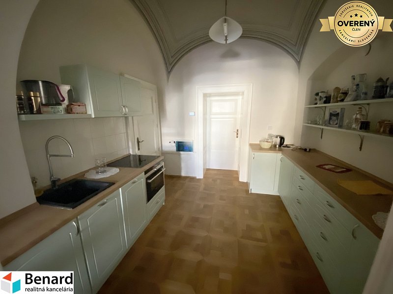 PREŠOV- CENTRUM, NA PRENÁJOM  3 IZB. BYT/KANCELÁRIA, 110m2