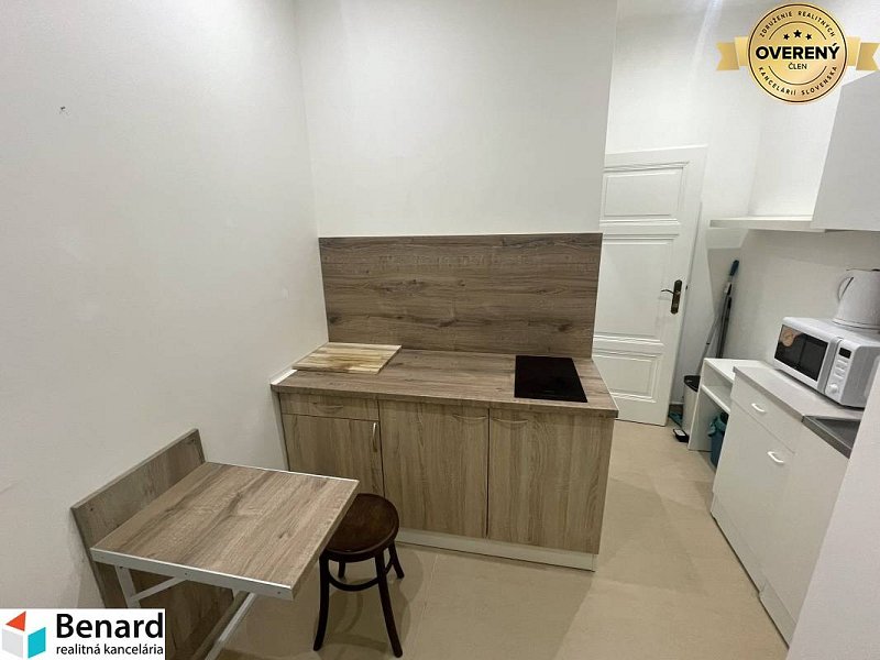 PREŠOV- CENTRUM, NA PRENÁJOM APARTMÁN-KANCELÁRIA,50m2