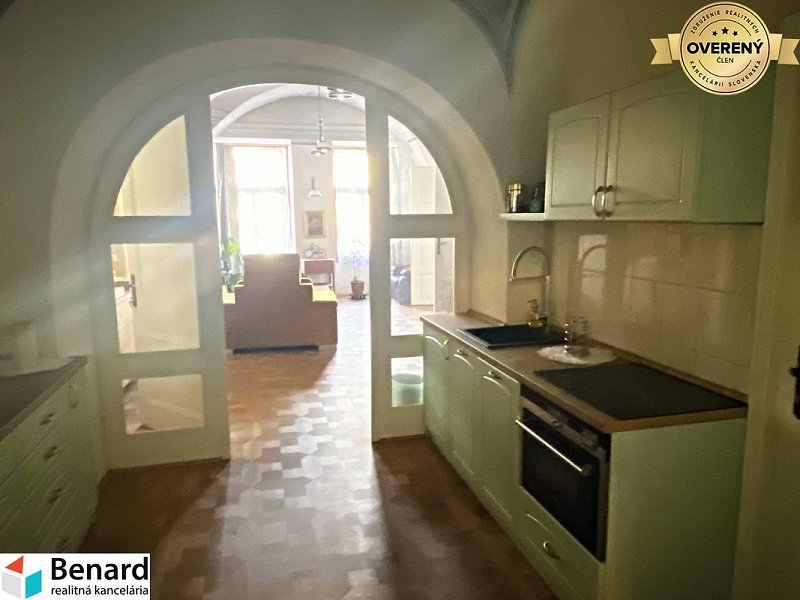 PREŠOV- CENTRUM, NA PRENÁJOM  3 IZB. BYT/KANCELÁRIA, 110m2