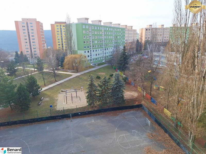 PREDANÝ 3 IZBOVÝ REKONŠTRUOVANÝ BYT, LODŽIA, KOŠICE, SÍDLISKO KVP