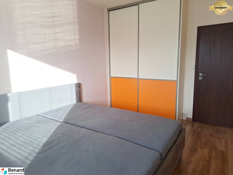 PREDANÝ 3 IZBOVÝ REKONŠTRUOVANÝ BYT, LODŽIA, KOŠICE, SÍDLISKO KVP