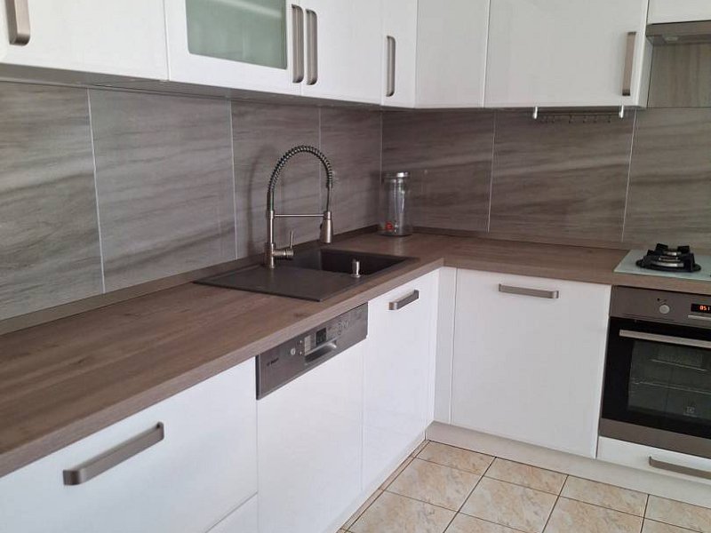 PREDANÝ 3 IZBOVÝ REKONŠTRUOVANÝ BYT, LODŽIA, KOŠICE, SÍDLISKO KVP