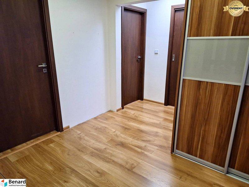 PREDANÝ 3 IZBOVÝ REKONŠTRUOVANÝ BYT, LODŽIA, KOŠICE, SÍDLISKO KVP