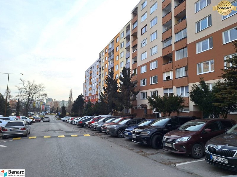 PREDANÝ 3 IZBOVÝ REKONŠTRUOVANÝ BYT, LODŽIA, KOŠICE, SÍDLISKO KVP