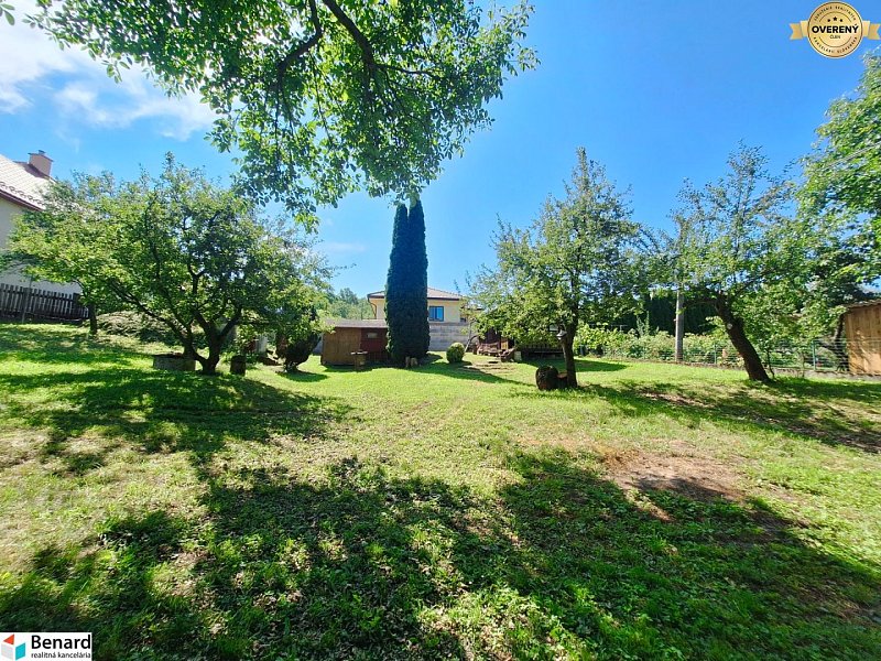 NA PREDAJ POZEMOK S INŽINIERSKYMI SIEŤAMI, 973 M2, KOKOŠOVCE PRI PO