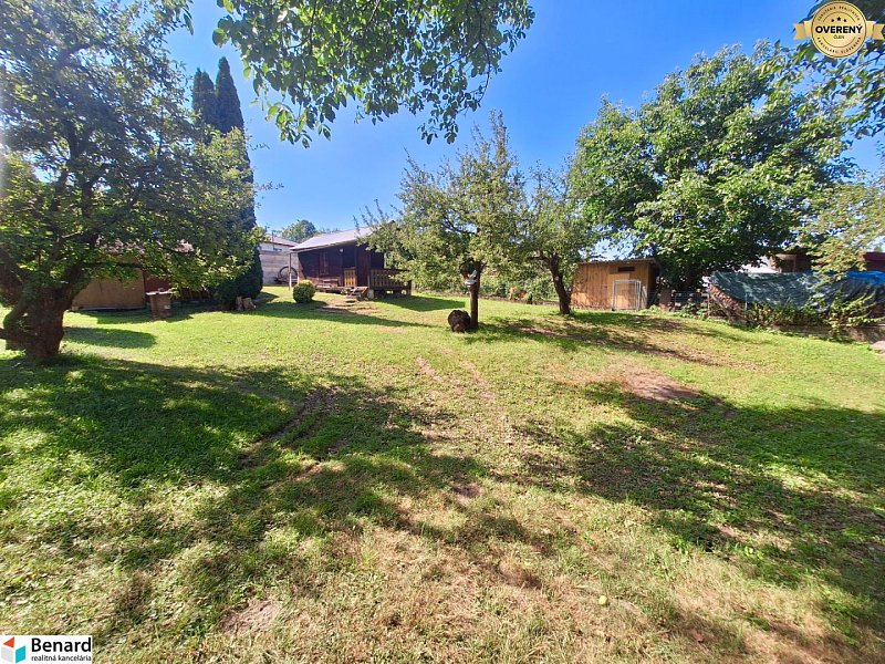 NA PREDAJ POZEMOK S INŽINIERSKYMI SIEŤAMI, 973 M2, KOKOŠOVCE PRI PO