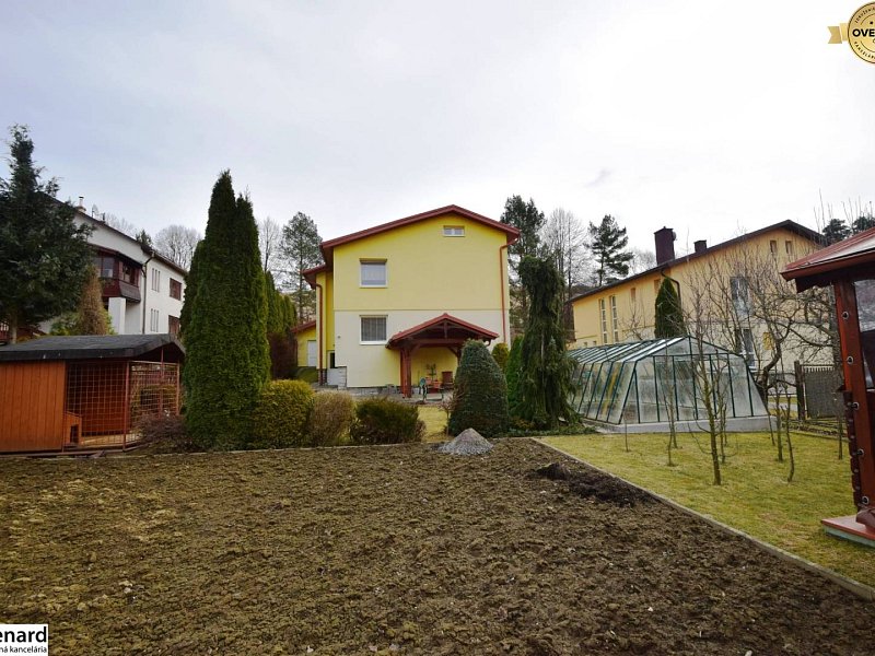 NA PREDAJ 5 IZBOVÝ RODINNÝ DOM, 3 PODLAŽNÝ, POZEMOK 1083m2;