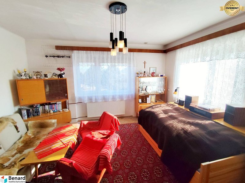 VEĽKÝ RODINNÝ DOM S KRÁSNYM POZEMKOM V OBCI TULČÍK, 2100 m2