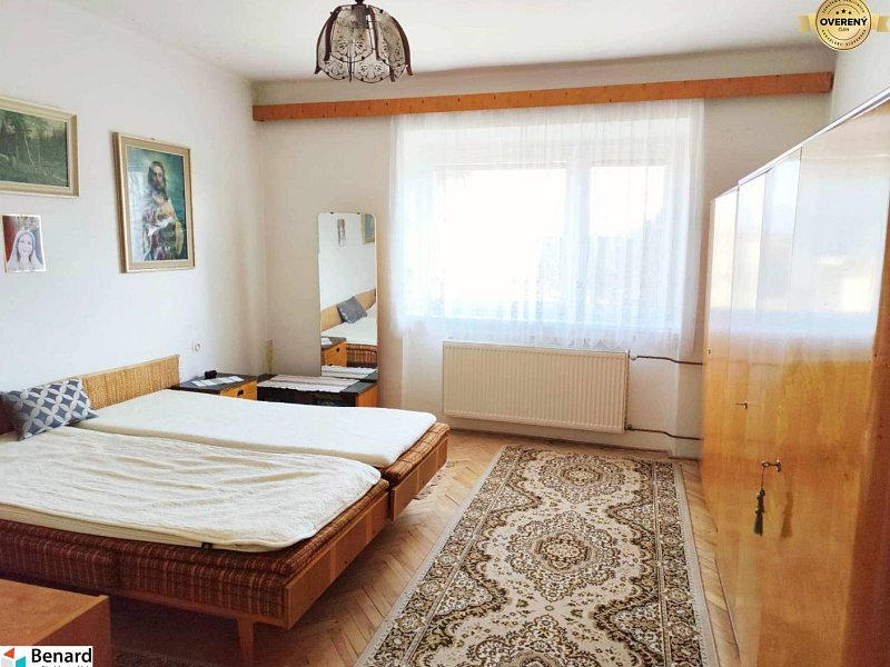 VEĽKÝ RODINNÝ DOM S KRÁSNYM POZEMKOM V OBCI TULČÍK, 2100 m2