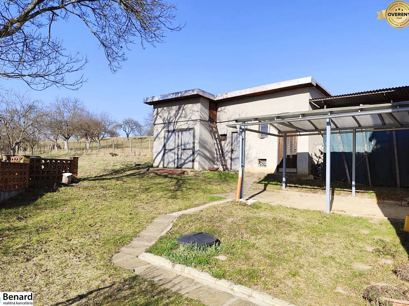 VEĽKÝ RODINNÝ DOM S KRÁSNYM POZEMKOM V OBCI TULČÍK, 2100 m2