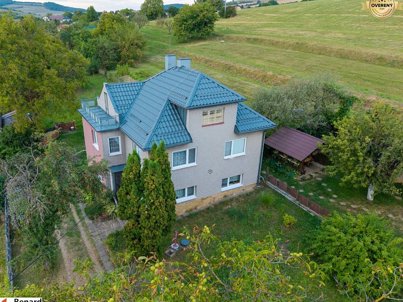 VEĽKÝ RODINNÝ DOM S KRÁSNYM POZEMKOM V OBCI TULČÍK, 2100 m2