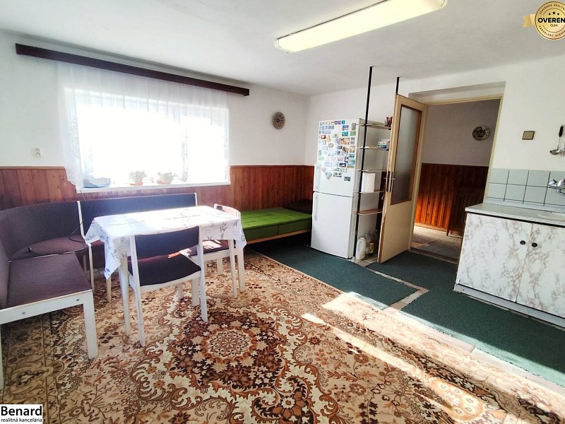 VEĽKÝ RODINNÝ DOM S KRÁSNYM POZEMKOM V OBCI TULČÍK, 2100 m2