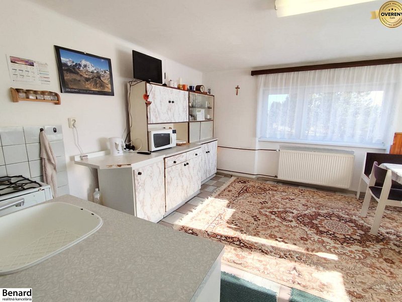 VEĽKÝ RODINNÝ DOM S KRÁSNYM POZEMKOM V OBCI TULČÍK, 2100 m2