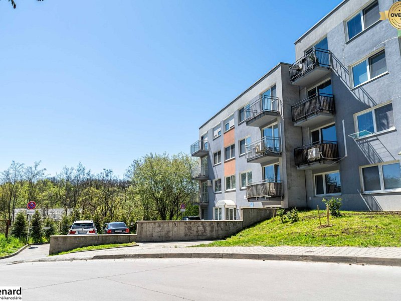 PRENAJATÉ:Na prenájom 2-izb. byt s klimatizáciou a parkovacím miestom