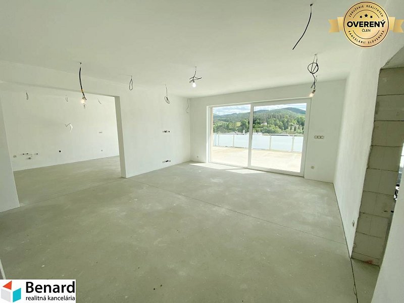 PREŠOV-ĽUBOVEC, SKOLAUDOVANÁ NOVOSTAVBA DOKONČENÁ V ŠTANDARDE