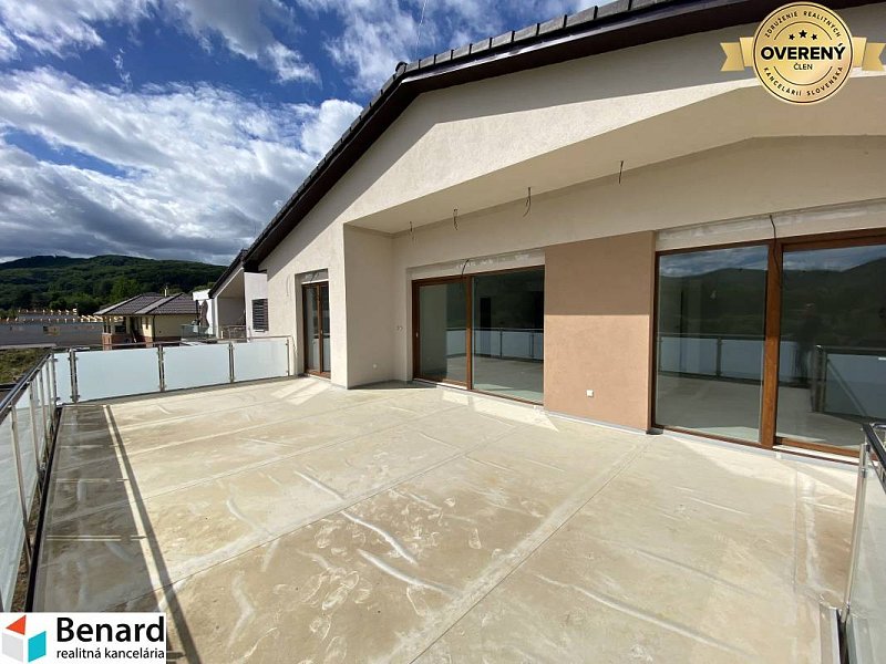 PREŠOV-ĽUBOVEC, SKOLAUDOVANÁ NOVOSTAVBA DOKONČENÁ V ŠTANDARDE