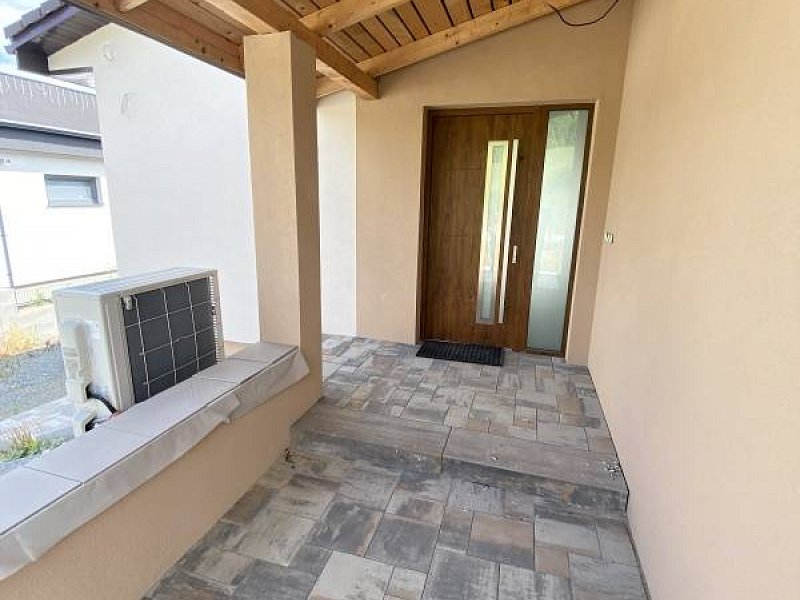 PREŠOV-ĽUBOVEC, SKOLAUDOVANÁ NOVOSTAVBA DOKONČENÁ V ŠTANDARDE