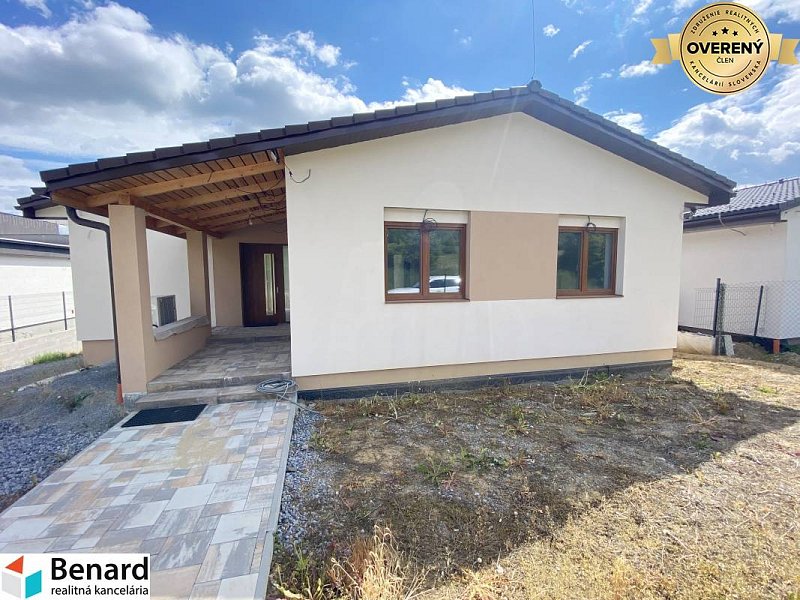 PREŠOV-ĽUBOVEC, SKOLAUDOVANÁ NOVOSTAVBA DOKONČENÁ V ŠTANDARDE