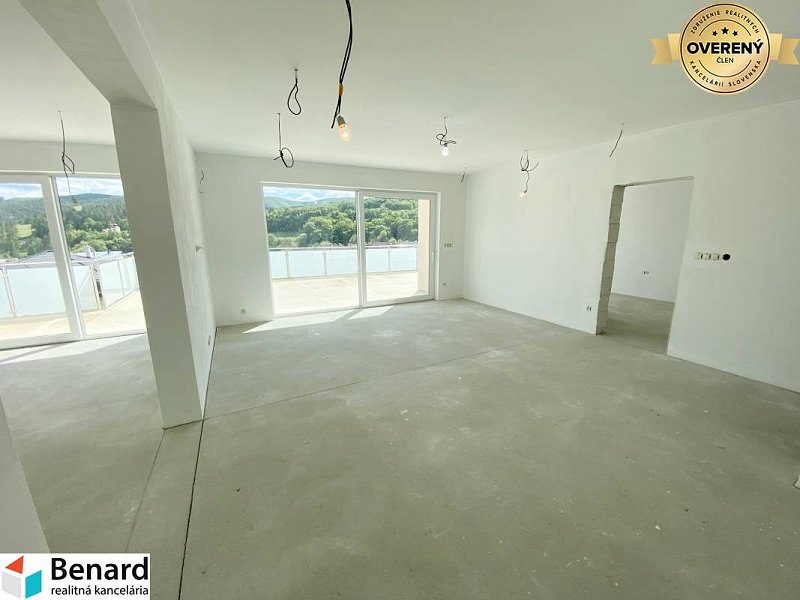 PREŠOV-ĽUBOVEC, SKOLAUDOVANÁ NOVOSTAVBA DOKONČENÁ V ŠTANDARDE