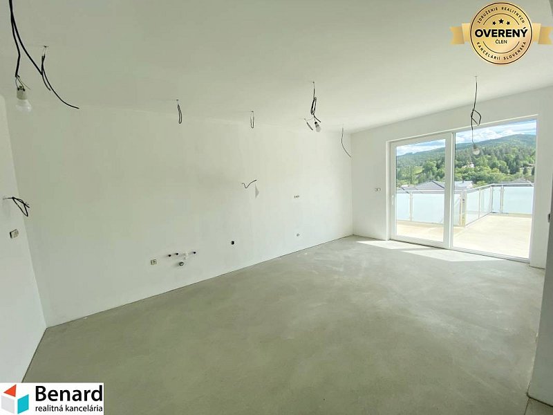 PREŠOV-ĽUBOVEC, SKOLAUDOVANÁ NOVOSTAVBA DOKONČENÁ V ŠTANDARDE