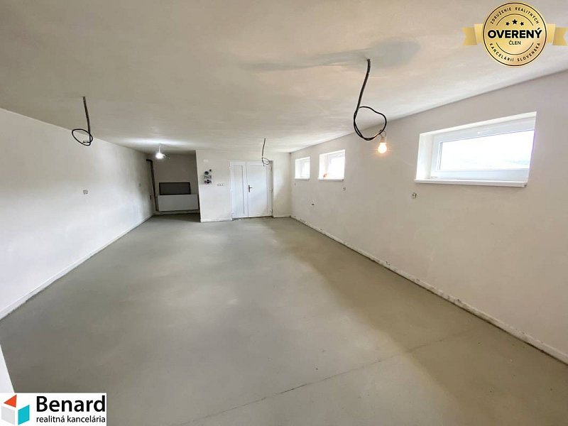 PREŠOV-ĽUBOVEC, SKOLAUDOVANÁ NOVOSTAVBA DOKONČENÁ V ŠTANDARDE