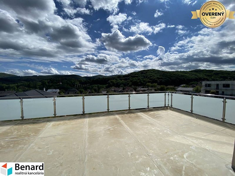 PREŠOV-ĽUBOVEC, SKOLAUDOVANÁ NOVOSTAVBA DOKONČENÁ V ŠTANDARDE