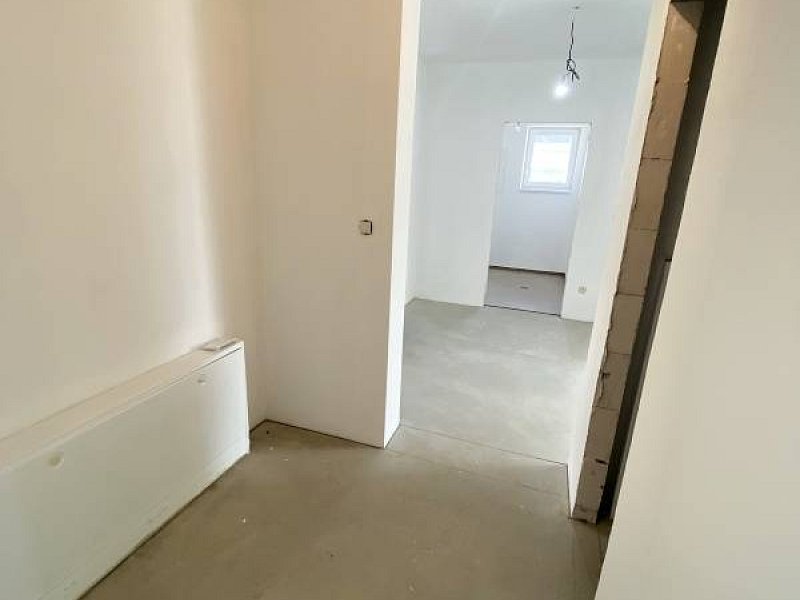 PREŠOV-ĽUBOVEC, SKOLAUDOVANÁ NOVOSTAVBA DOKONČENÁ V ŠTANDARDE