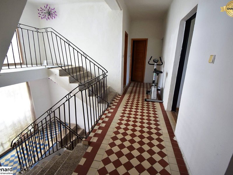 RODINNÝ DOM, 2 PODLAŽNÝ, 6 IZIEB, VEĽKÝ LIPNÍK;