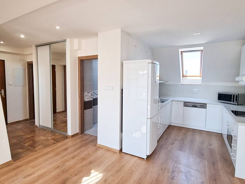 PRENAJATÉ: Na prenájom  4 - izb. mezonet v blízkosti centra