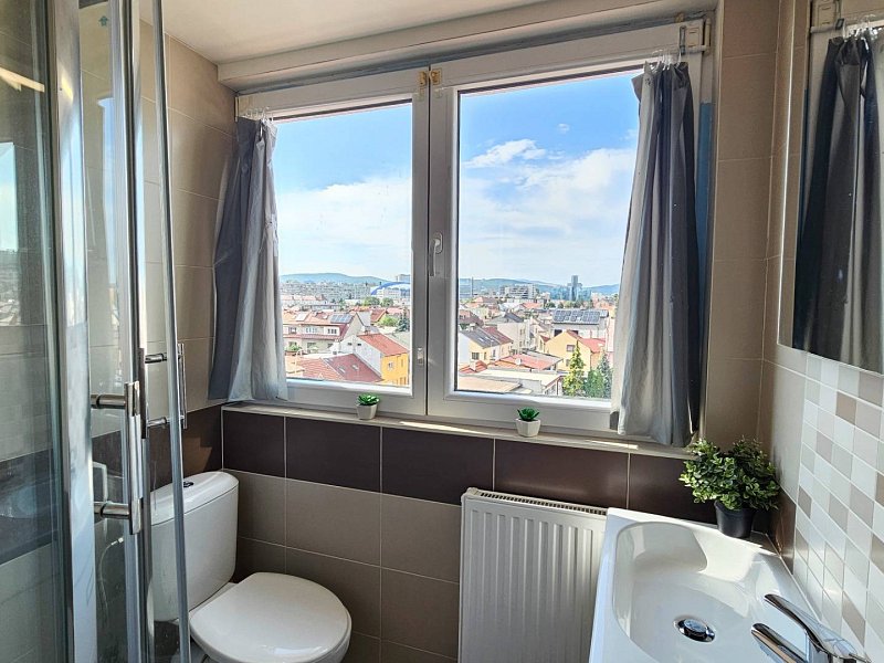 PRENAJATÉ: Na prenájom  4 - izb. mezonet v blízkosti centra