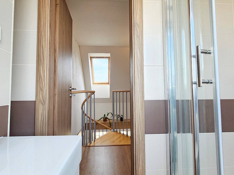 PRENAJATÉ: Na prenájom  4 - izb. mezonet v blízkosti centra