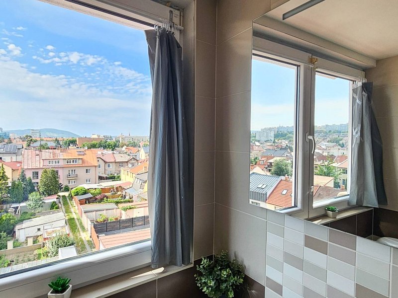 PRENAJATÉ: Na prenájom  4 - izb. mezonet v blízkosti centra