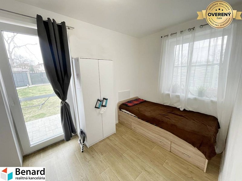 PREŠOV-ÚTULNÝ TEHLOVÝ RD,NIŽNÁ ŠEBASTOVÁ, ul.SLANSKÁ, MHD PREŠOV