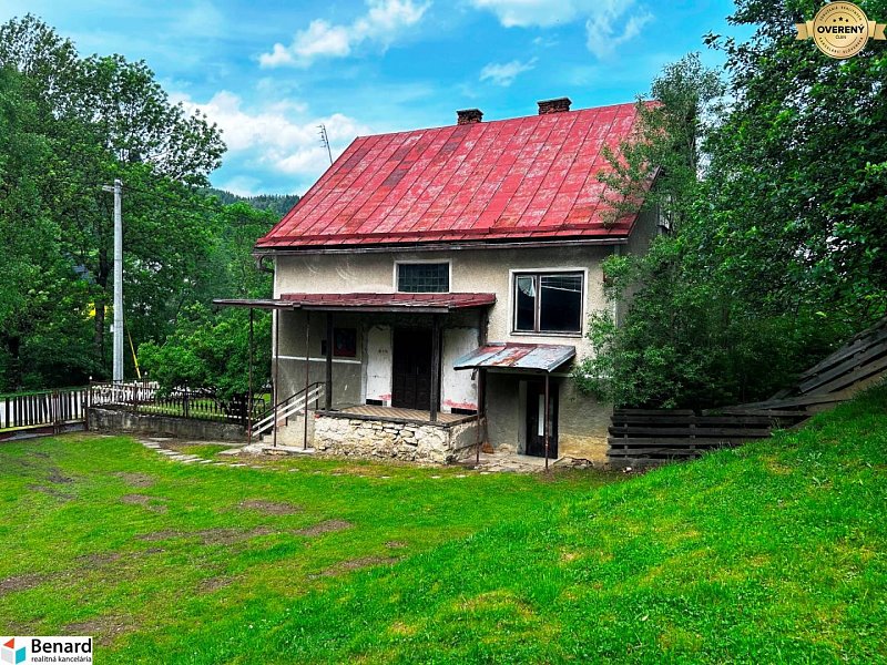 STARŠÍ RODINNÝ DOM, POZEMOK 2476 m2, PREDANÉ;