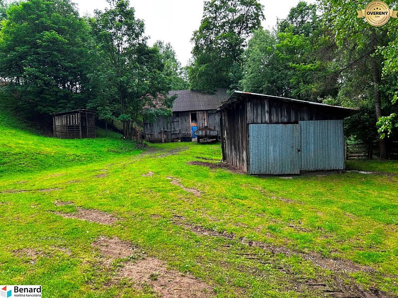 STARŠÍ RODINNÝ DOM, POZEMOK 2476 m2, PREDANÉ;