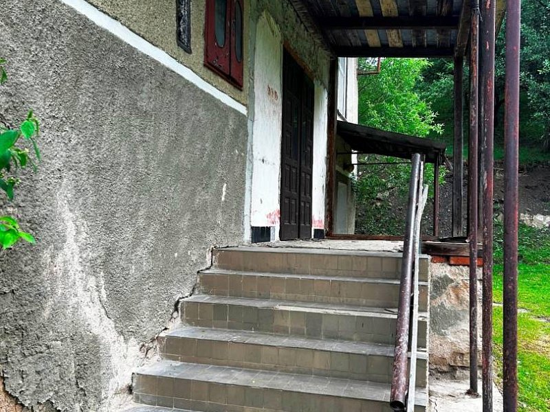 STARŠÍ RODINNÝ DOM, POZEMOK 2476 m2, PREDANÉ;