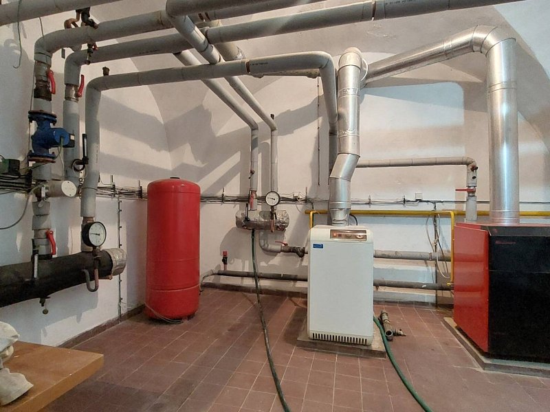 NA PREDAJ BUDOVA na ul. SLOVENSKÁ s prenajatými PRIESTORMI.  