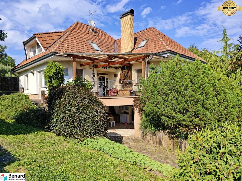 "2v1" 4 IZBOVÝ RODINNÝ DOM + 1,5 IZBOVÝ BYT, KANAŠ – V. ŠARIŠ, 1265 M2