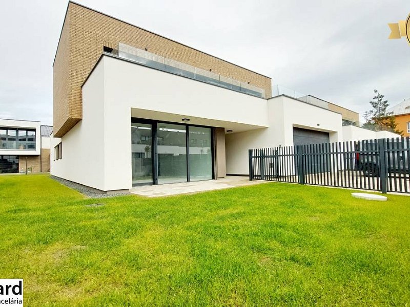 MODERNÝ 5 IZB.RODINNÝ DOM, CENTRUM POPRADU, s POZEMKOM 546 m2