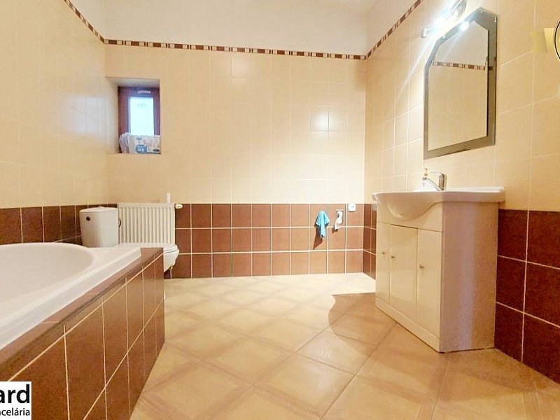 NA PRENÁJOM PEKNÝ PODKROVNÝ PRIESTOR, KANCELÁRIA, ul.Slovenská, PO