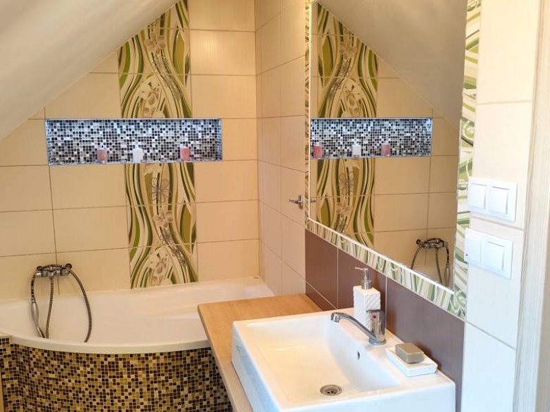 LIPANY, 2 PODLAŽNÝ RODINNÝ DOM S GARÁŽOU, 644 M2, UL. ROVINKY