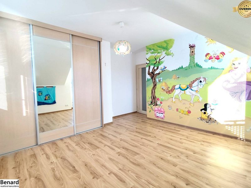 LIPANY, 2 PODLAŽNÝ RODINNÝ DOM S GARÁŽOU, 644 M2, UL. ROVINKY