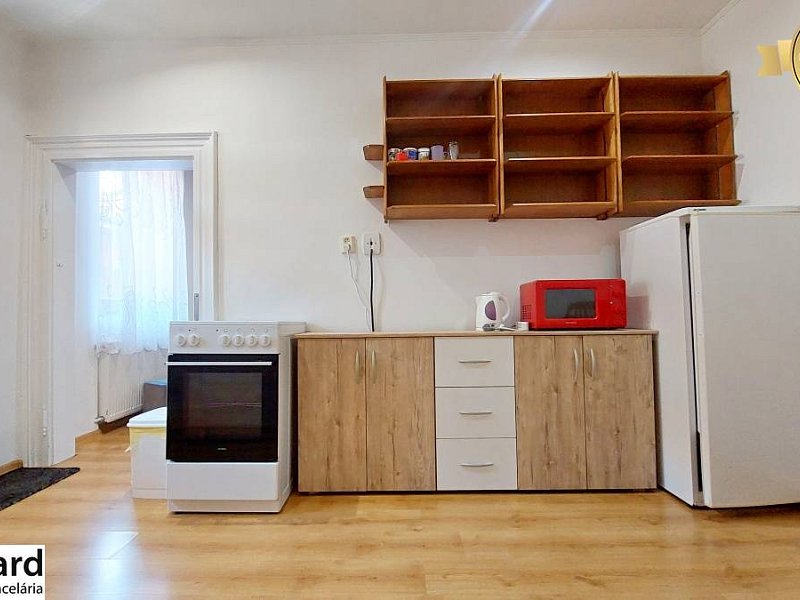 NA PRENÁJOM ZARIADENÝ 1 IZBOVÝ BYT, CENTRUM PO, ul. SlOVENSKÁ.