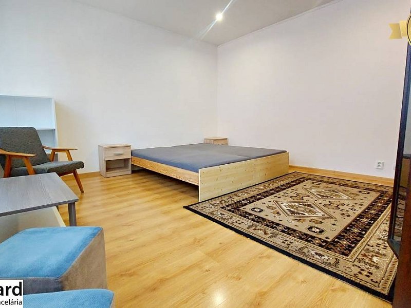 NA PRENÁJOM ZARIADENÝ 1 IZBOVÝ BYT, CENTRUM PO, ul. SlOVENSKÁ.