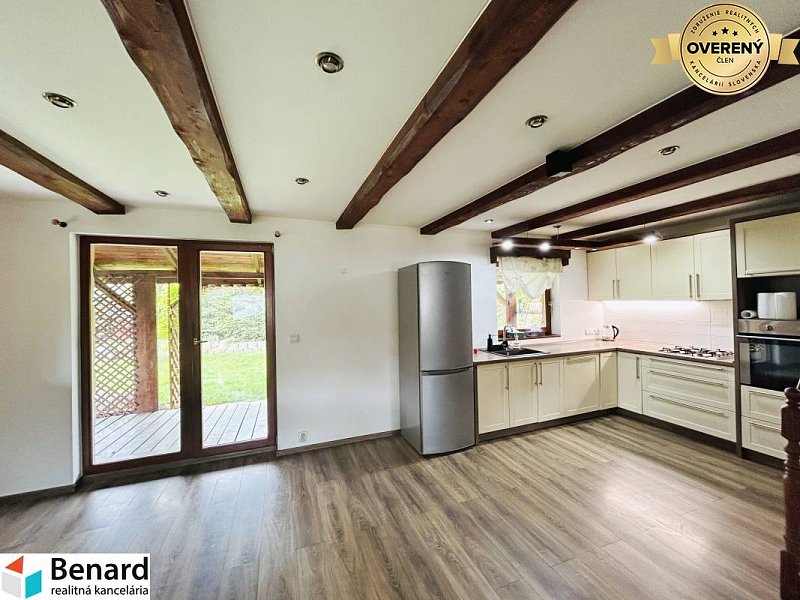 ZNÍŽENÁ CENA! ÚTULNÝ 4-IZBOVÝ DOM( ZRUB) , ŽUPČANY, OKR.PREŠOV