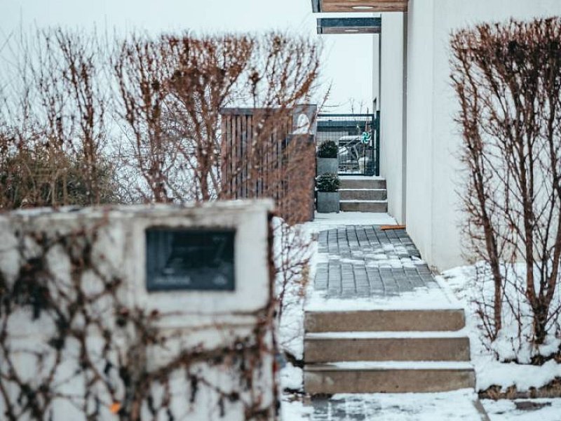 2 IZB. BYT, KOMPLETNE ZARIADENÝ, S VLASTNÝM PARK. STÁTIM a TERASOU